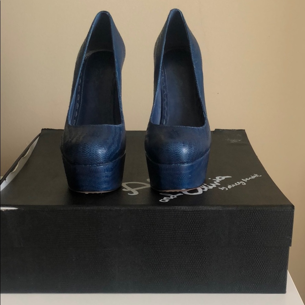Alice + Olivia Blue 5 1/2” pumps